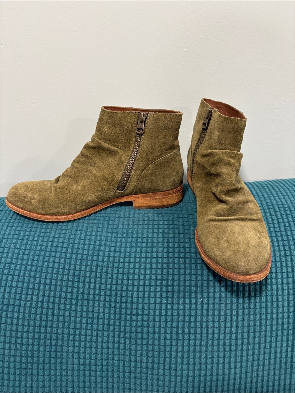Kork-Ease Olive Suede Side-Zip Chukka Boots